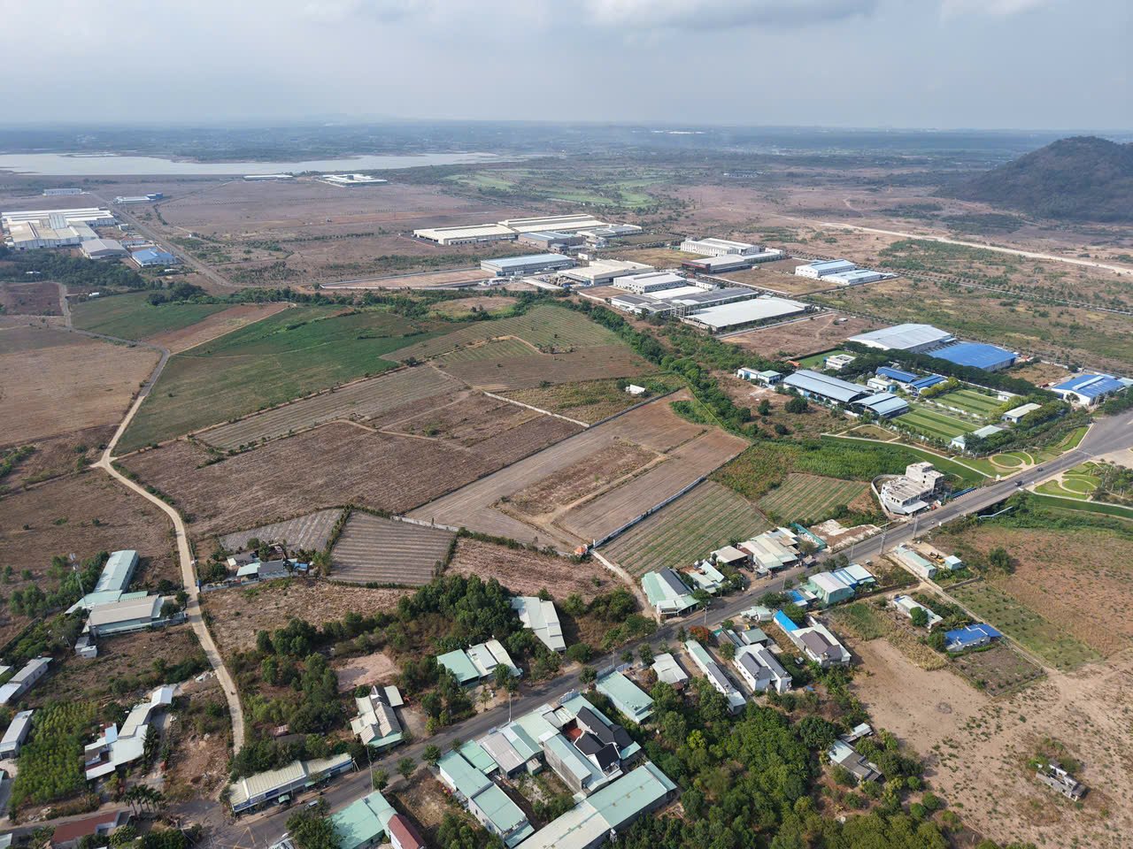 Nhượng quỹ đất 375.482m² gần Sonadezi Châu Đức, 3.000m² thổ cư, cạnh sân Golf 36 lỗ - Ảnh 4