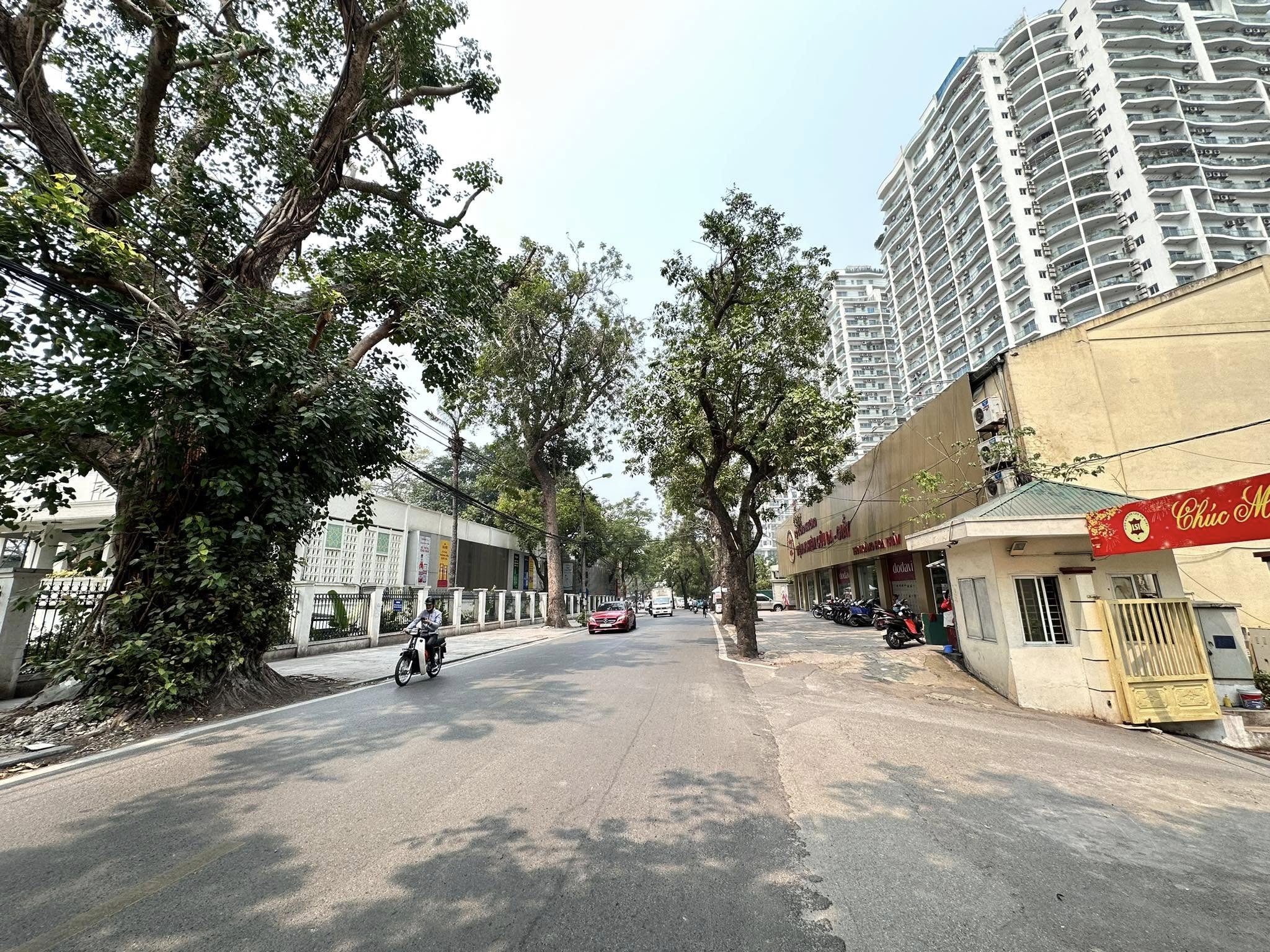 5 Tầng Mặt Phố Hoàng Hoa Thám, Q. Tây Hồ– Lô Góc Vỉa Hè Rộng – Kinh Doanh Cực Đỉnh 57m2 Chỉ 18,2 Tỷ - Ảnh chính