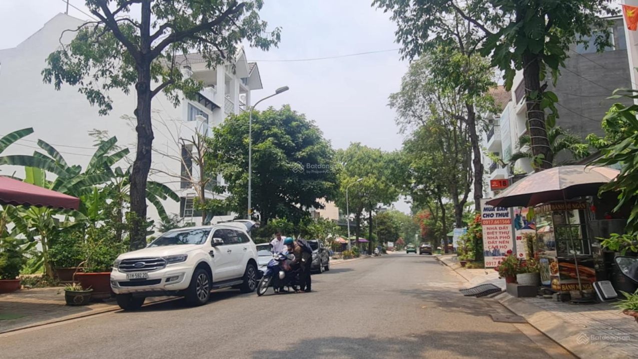 Bán nhà mặt tiền phố đúc 3 tầng, DT đất 108 m2 (5mx21m), KDC sầm uất, dân trí cao, đầy đủ tiện - Ảnh chính
