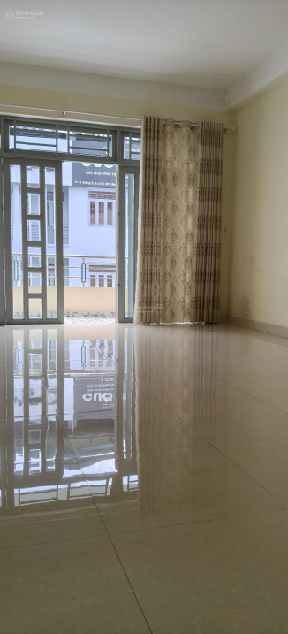 Bán nhà mặt tiền phố đúc 3 tầng, DT đất 108 m2 (5mx21m), KDC sầm uất, dân trí cao, đầy đủ tiện - Ảnh 2