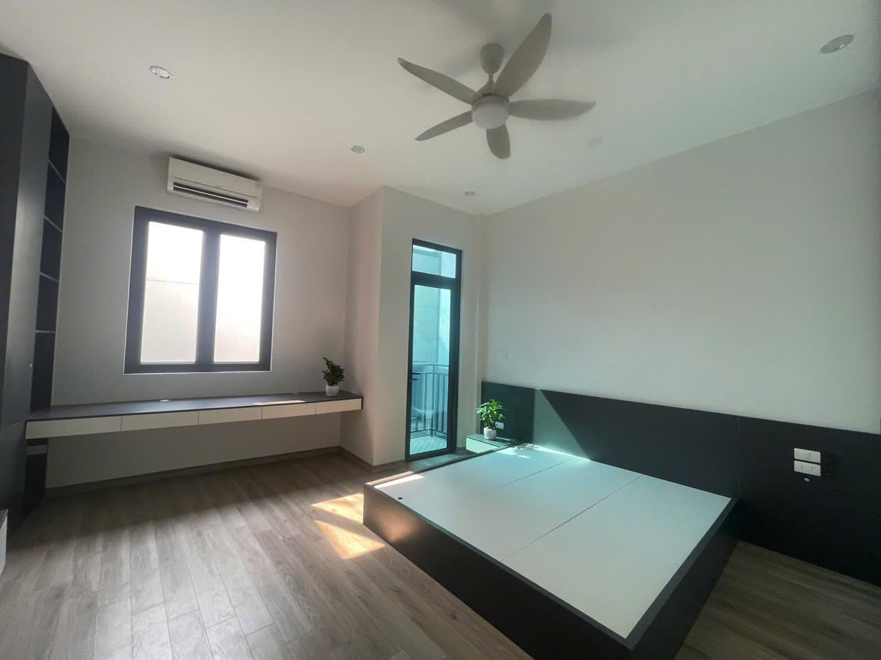 CHÍNH CHỦ CẦN BÁN TÒA CCMN MỚI ĐÉT - THANG MÁY HIỆN ĐẠI - 13 PHÒNG KHÉP KÍN FULL NỘI THẤT SANG XỊN - Ảnh 1