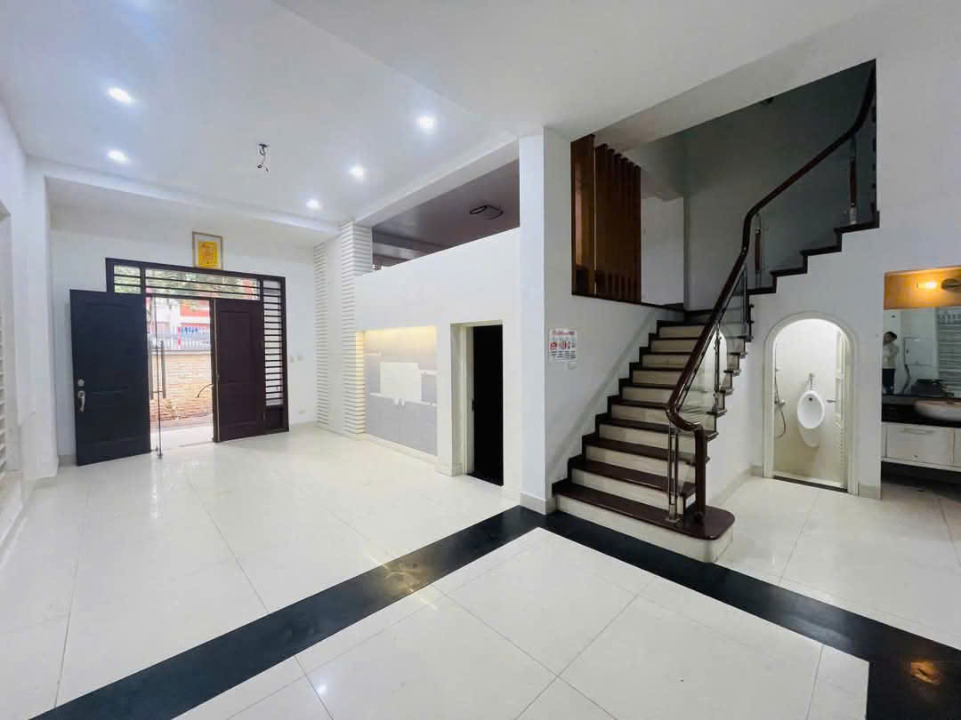 Cho thuê biệt thự Mỹ Đình 2 vị trí đẹp trục chính giá 50 triệu/tháng - Ảnh 2