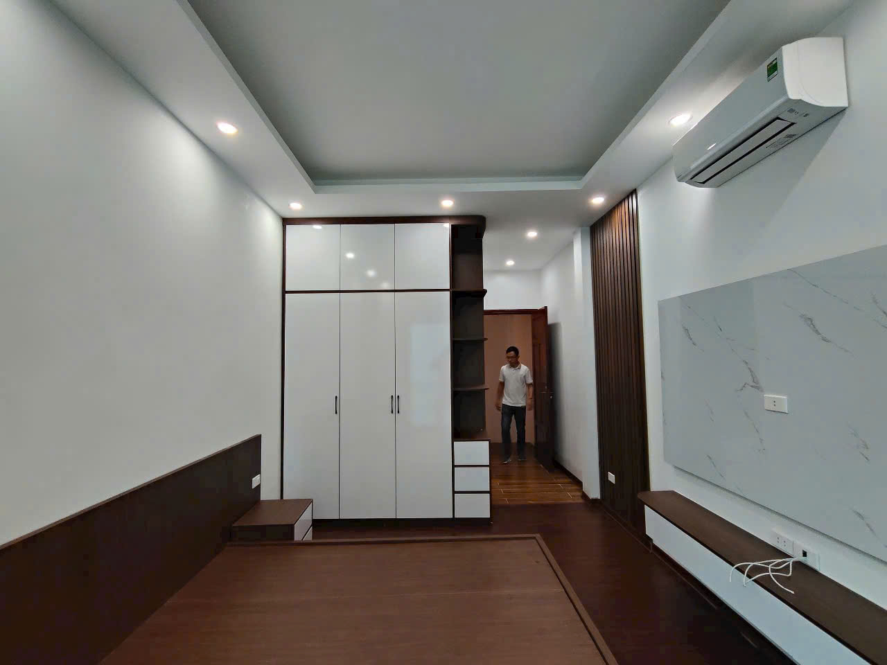 BÁN GẤP NHÀ XÂY MỚI 4.5 TẦNG – TRUNG TÂM QUANG TRUNG, HÀ ĐÔNG ,GIÁ ĐẦU TƯ - Ảnh 2