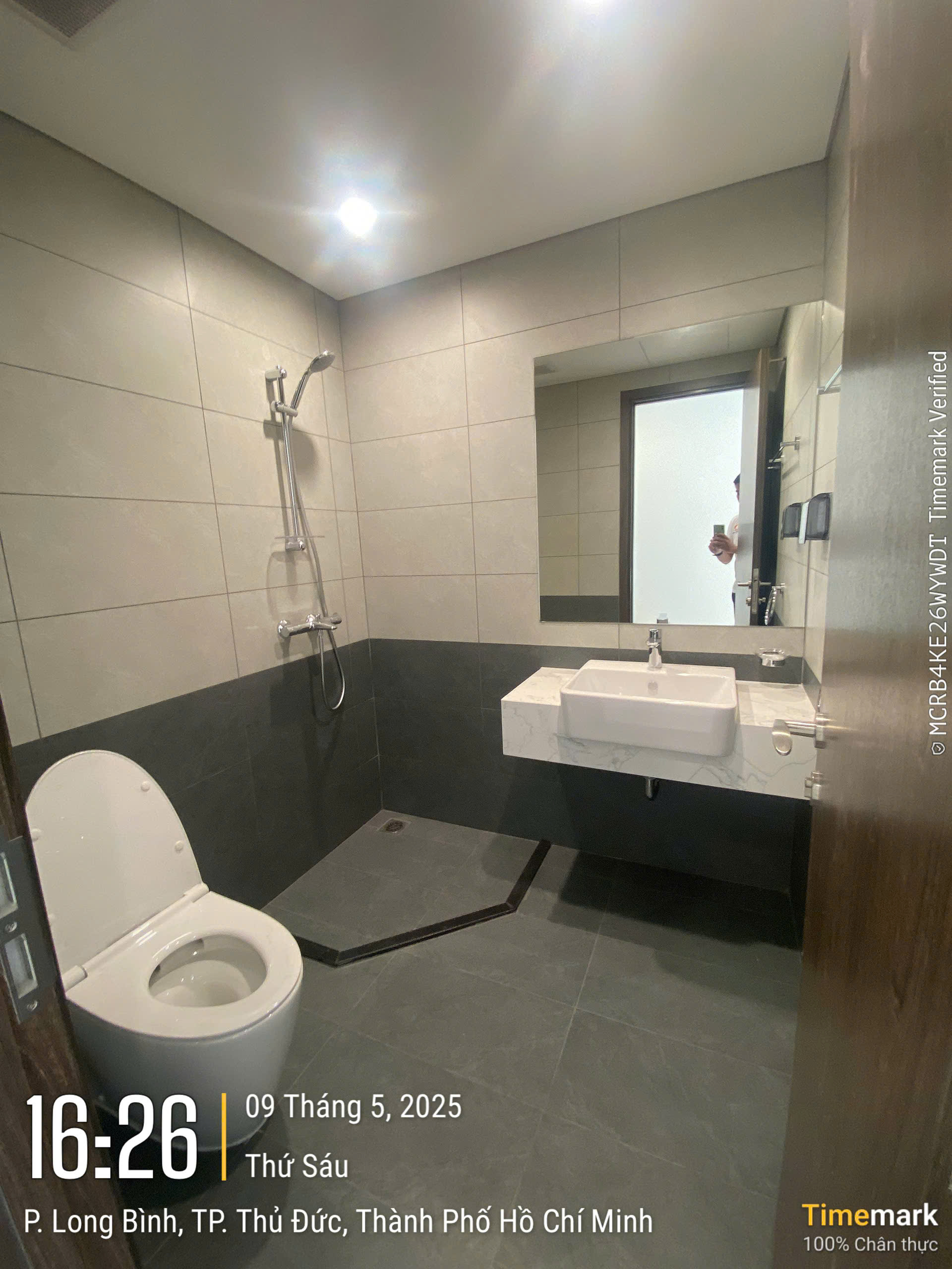 Bán gấp căn góc 2PN BE, view nội khu hồ bơi, tầng trung vừa đẹp, giá cực tốt chỉ 4tỷ8 bao cả sổ - Ảnh 3
