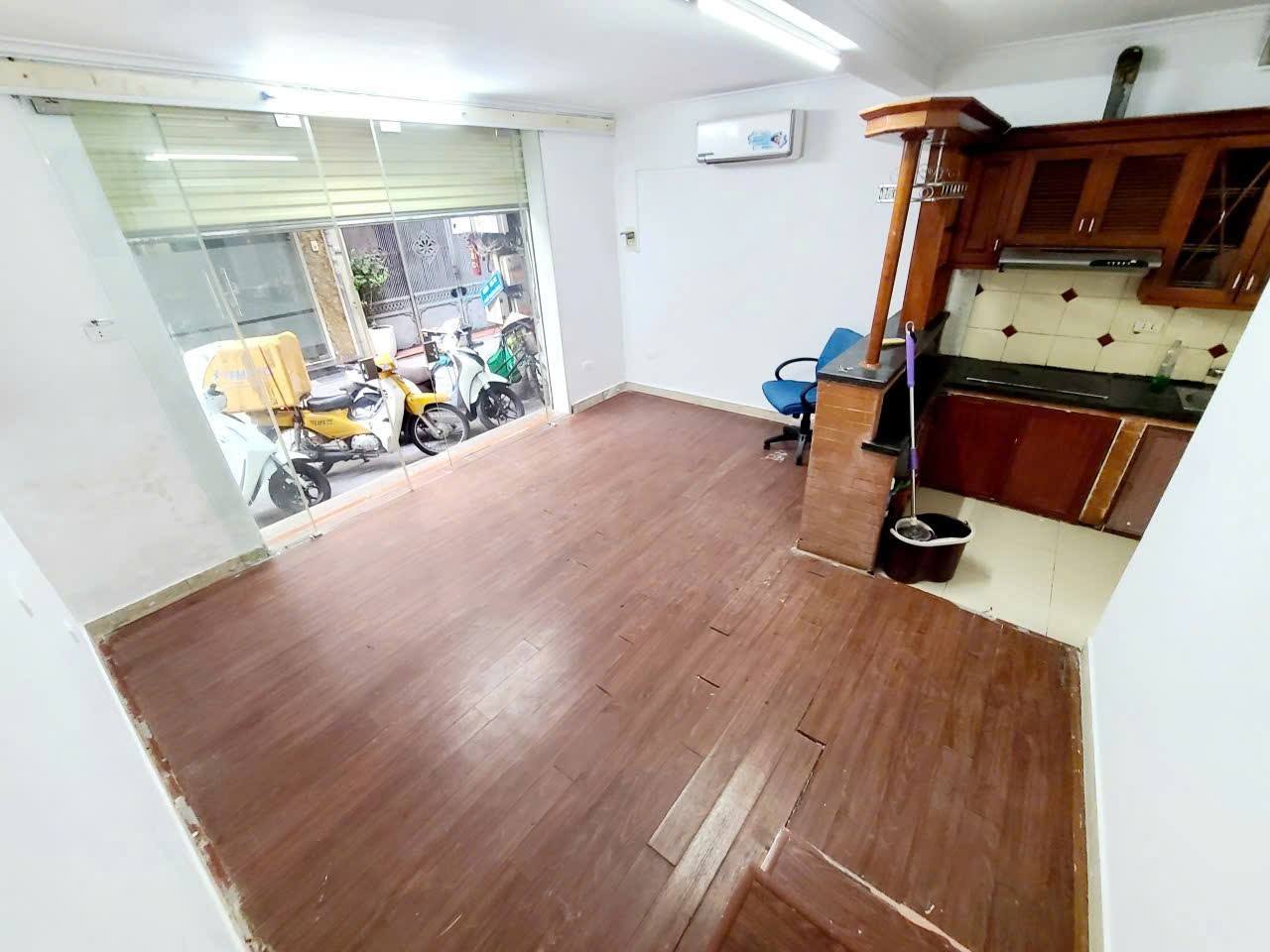 Cho thuê  nhà nguyên căn ngõ 305 Bạch Mai, Hai Bà Trưng 30m x 3T, MT 5.5m, ở và KD - Ảnh chính