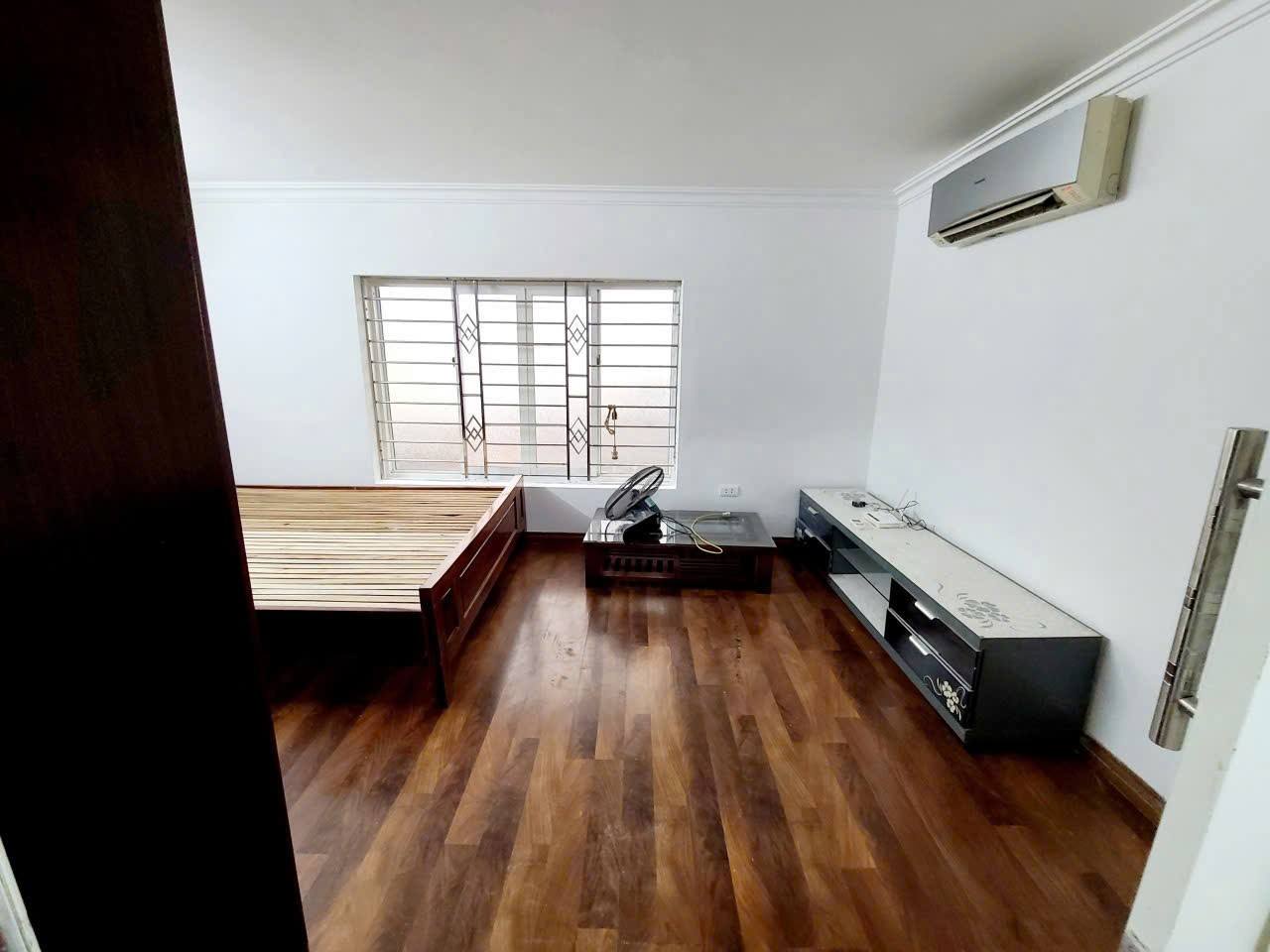 Cho thuê  nhà nguyên căn ngõ 305 Bạch Mai, Hai Bà Trưng 30m x 3T, MT 5.5m, ở và KD - Ảnh 1