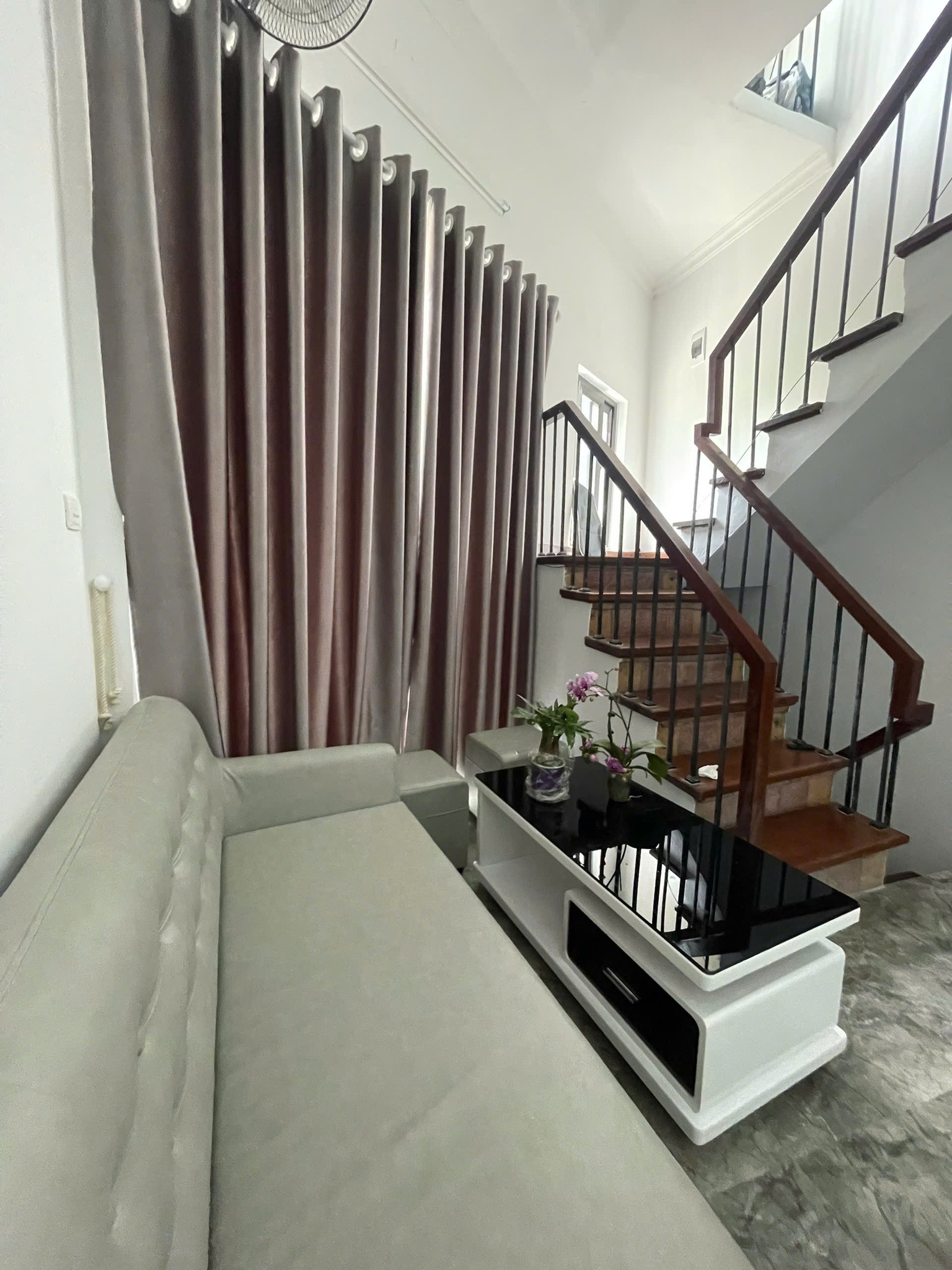 Cho thuê nhà đẹp, ngõ 1271 Giải Phóng, Hoàng Mai 30m x 3T giá 9.5tr, ô tô tránh, full đồ - Ảnh 1