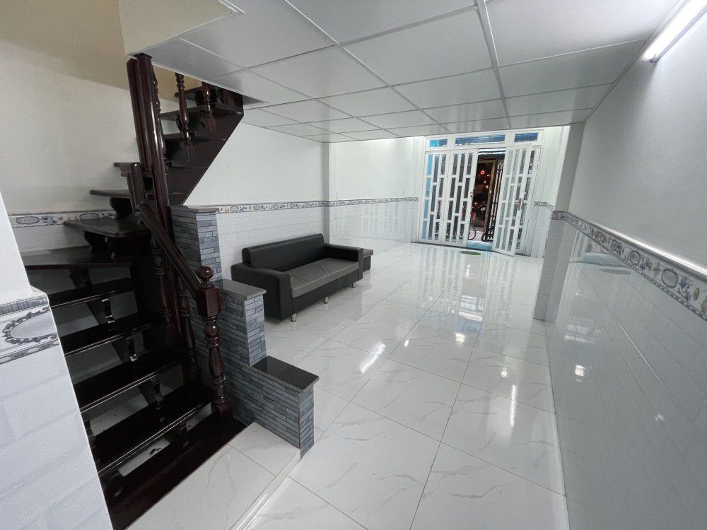 PHƯỜNG 8 VIP- GIÁP TRUNG TÂM Q 10 - HẺM 3.5M THÔNG LẠC LONG QUÂN- 3 TẦNG - 2 PN- VÀI BƯỚC HẺM XE - Ảnh 2