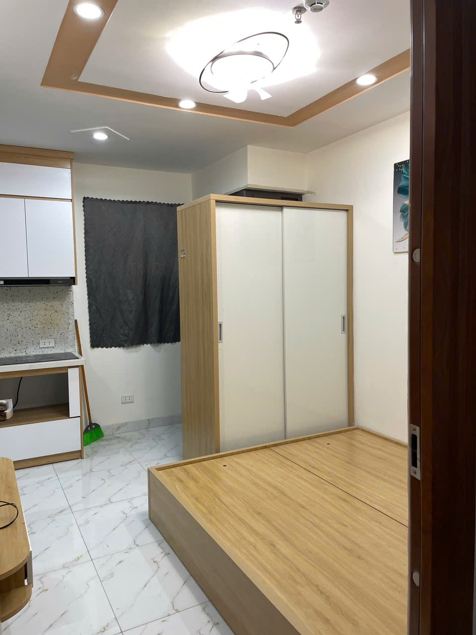 Chính chủ cho thuê ccmn Đống đa ban công thoáng đẹp - Ảnh 1