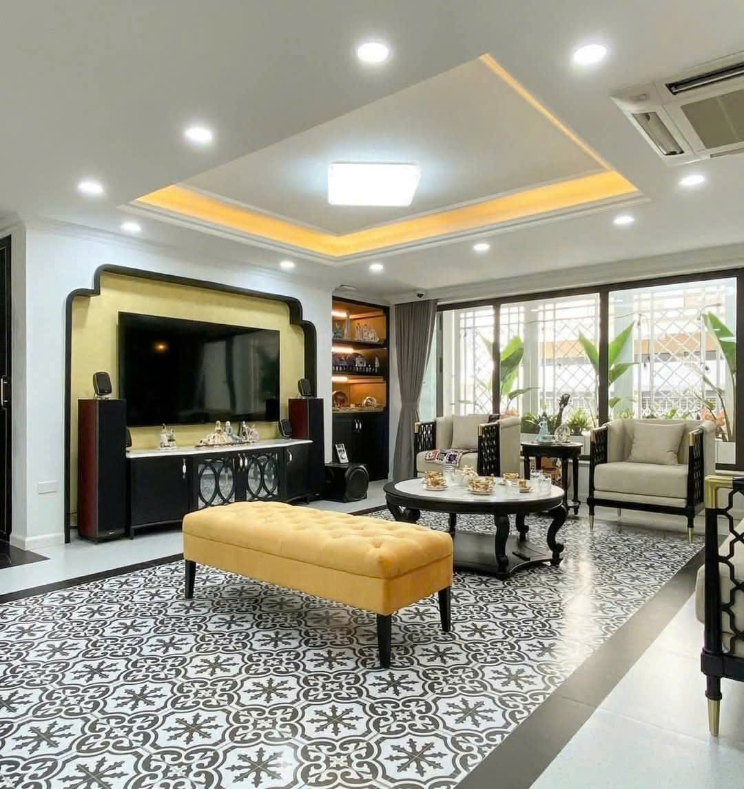 Bán nhà Nghi Tàm, Tây Hồ 100m2, 5T, mặt tiền 9m nhà cực chất nội thất tiền tỷ gần Hồ Tây - Ảnh chính