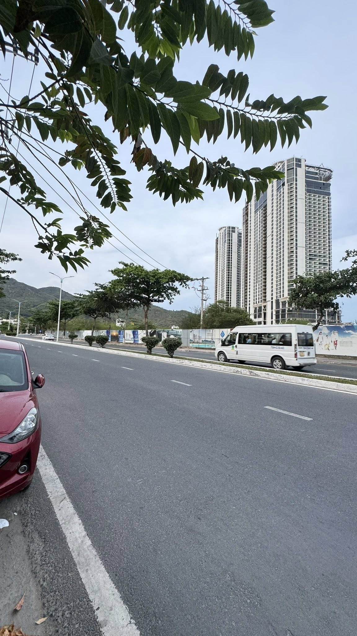 BÁN NHÀ 2 TẦNG MẶT TIỀN ĐƯỜNG PHẠM VĂN ĐỒNG - VĨNH HOÀ NHA TRANG 6TY2 - Ảnh chính