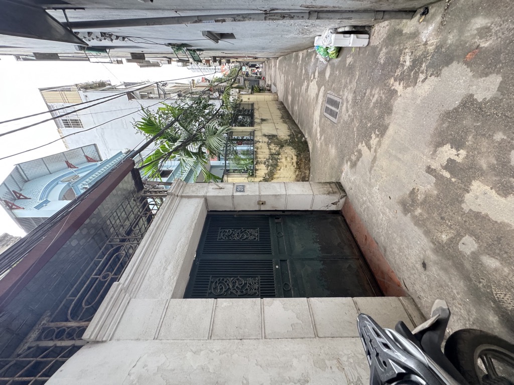 Bán nhà đất tặng nhà 4T Hồng Tiến. 68m x 4m, nở hậu, lô góc, ngõ thông giá 12 tỷ có tl. LH - Ảnh chính