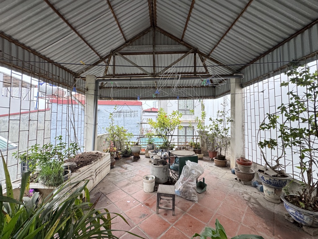 Bán nhà đất tặng nhà 4T Hồng Tiến. 68m x 4m, nở hậu, lô góc, ngõ thông giá 12 tỷ có tl. LH - Ảnh 2