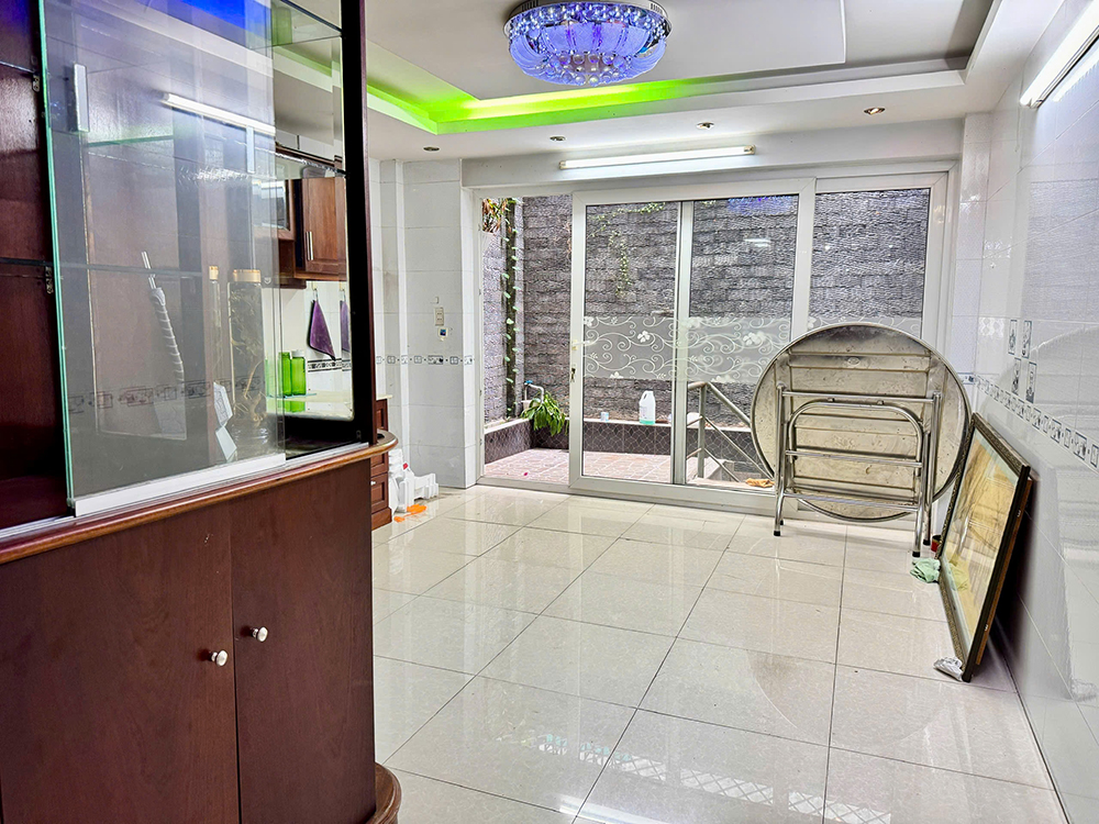 Cho thuê nhà mặt tiền 1 hầm 4 tầng lầu, ngay công viên Cao Đức Lân, nhà đẹp, đường thông - Ảnh 1