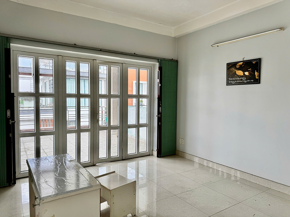 Cho thuê nhà mặt tiền 1 hầm 4 tầng lầu, ngay công viên Cao Đức Lân, nhà đẹp, đường thông - Ảnh 2