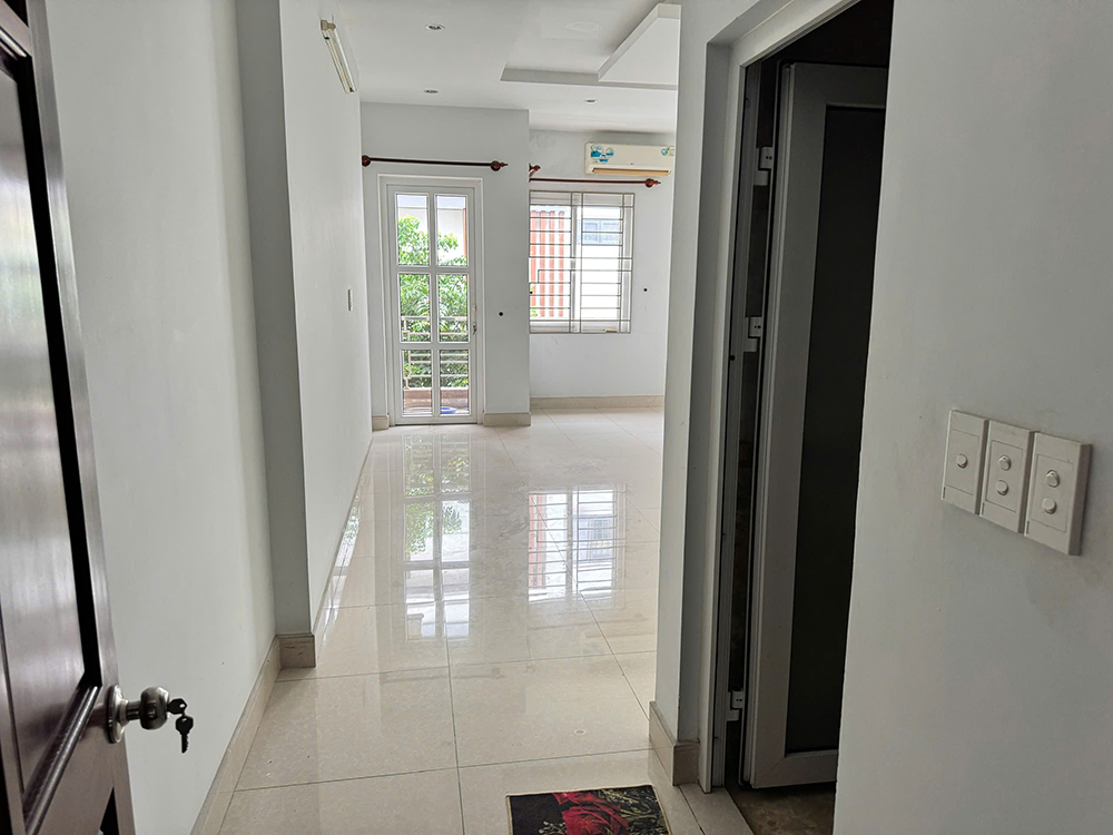 Cho thuê nhà mặt tiền 1 hầm 4 tầng lầu, ngay công viên Cao Đức Lân, nhà đẹp, đường thông - Ảnh 3