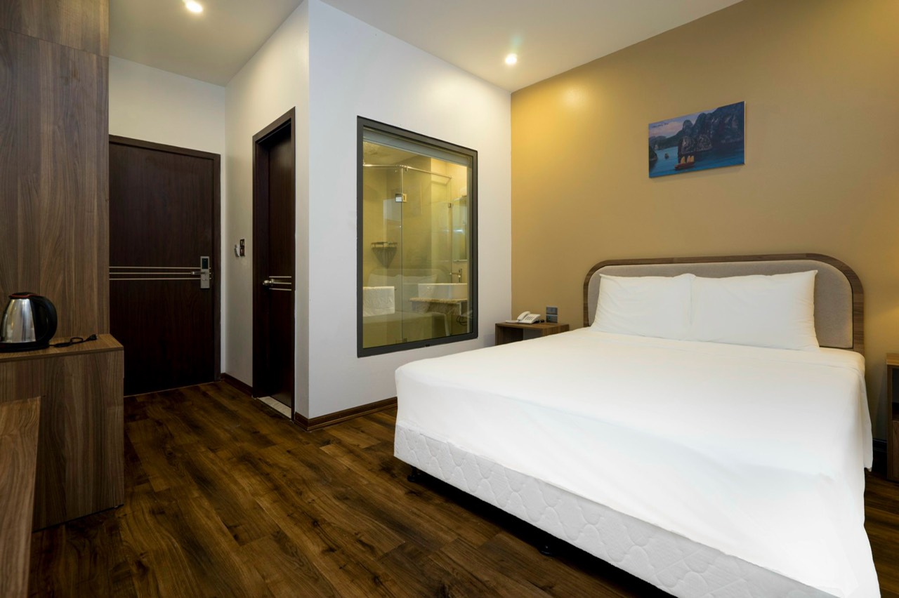 Bán khách sạn trung tâm du lịch Bãi Cháy, Hạ Long 14 phòng Superior và Deluxe, kinh doanh cực tốt - Ảnh 1