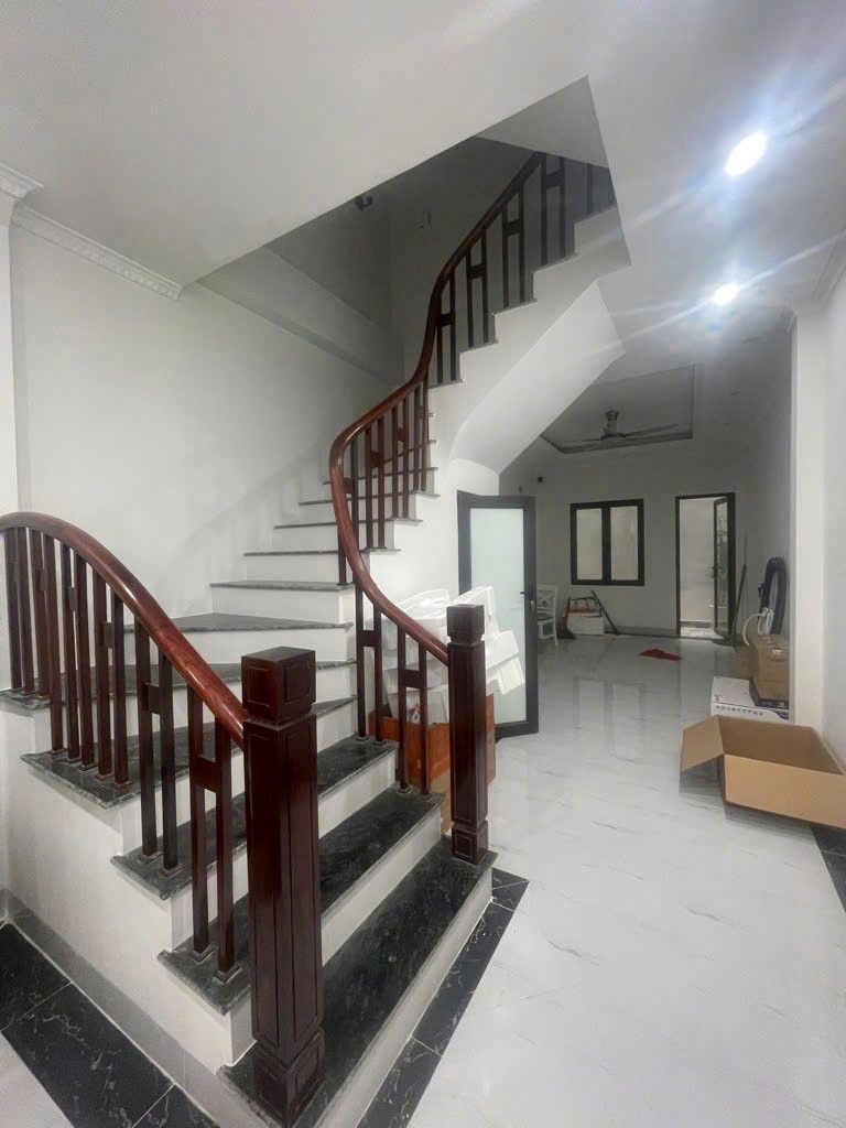 Nhà Đẹp- Giá tốt CHÍNH CHỦ CẦN BÁN NHANH NHÀ mới xây tại quận Long Biên, Tp Hà Nội - Ảnh chính