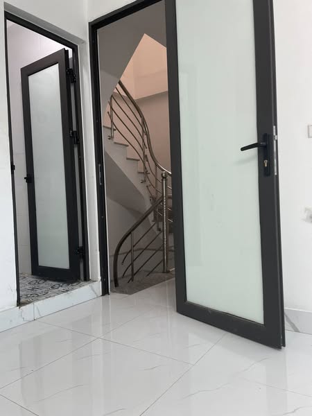 Cho thuê căn hộ ngõ 214 Nguyễn Xiển, Thanh Xuân, tầng 4 giá 3tr2 - Ảnh 1