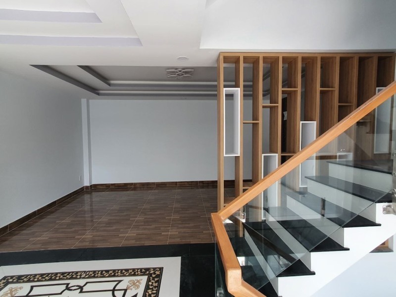 Bán nhà mặt phố Võ Văn Hát, Q.9, 60m², 4 tầng, 6.1 tỷ, sổ hồng - Ảnh 2