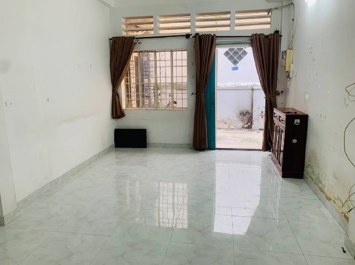 GẤP, Nhà 4 tầng 4PN, DT 40m2, Gần khu ẩm thực Phan Xích Long, chỉ 5 tỷ. - Ảnh 1