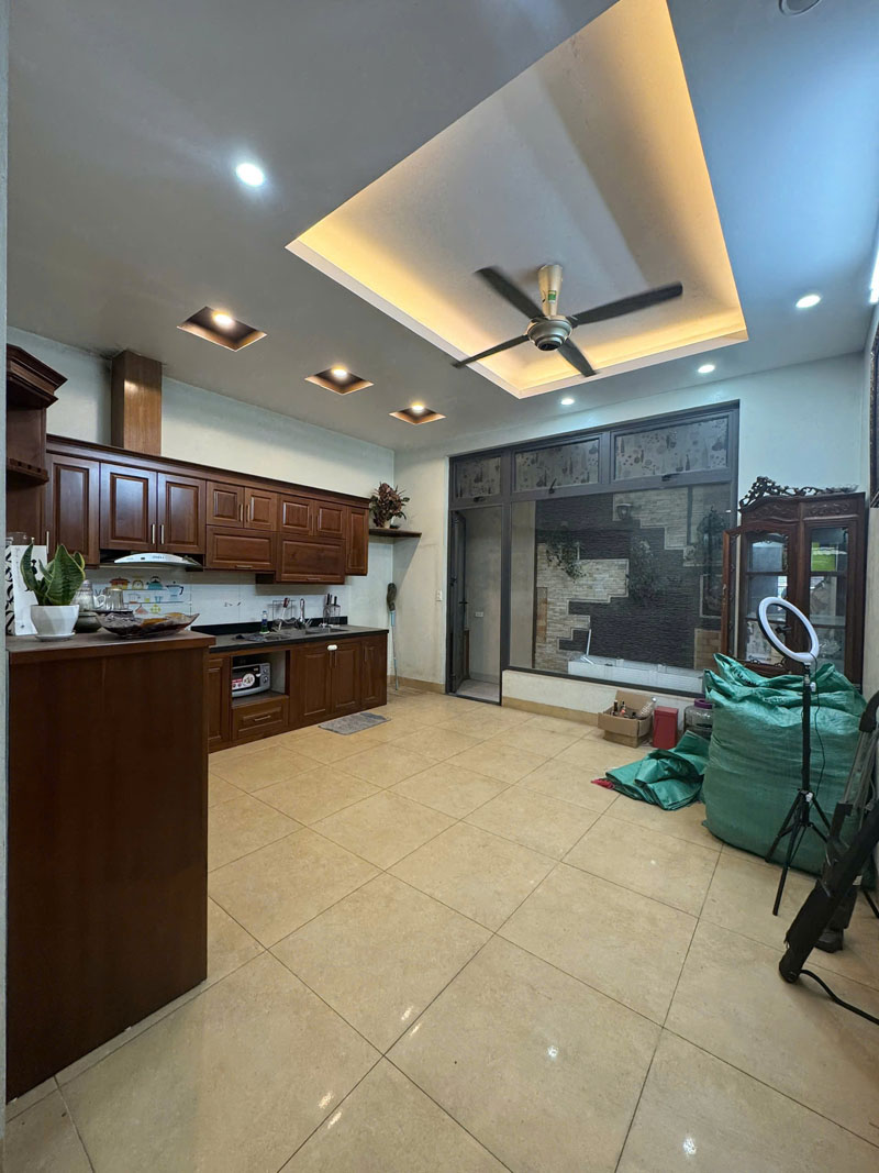 Cần bán 98,2m2 nhà 4,5 tầng mặt phố Nguyễn Văn Hưởng. Vị trí đẹp, ô tô tránh, vỉa hè, kinh doanh - Ảnh 1