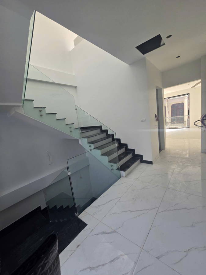 Bán nhà phố Hoàng Cầu, Đống Đa 45m2, 5 tầng, mặt tiền 4.3m ô tô sát Hồ Hoàng Cầu - Ảnh 1