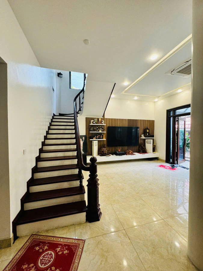 HIẾM - NGÕ THÔNG - 4 THOÁNG - GARA Ô TÔ - BIỆT THỰ SÂN VƯỜN  Ngọc Thụy 200m2,X 4 tầng,25 tỷ Long - Ảnh 3