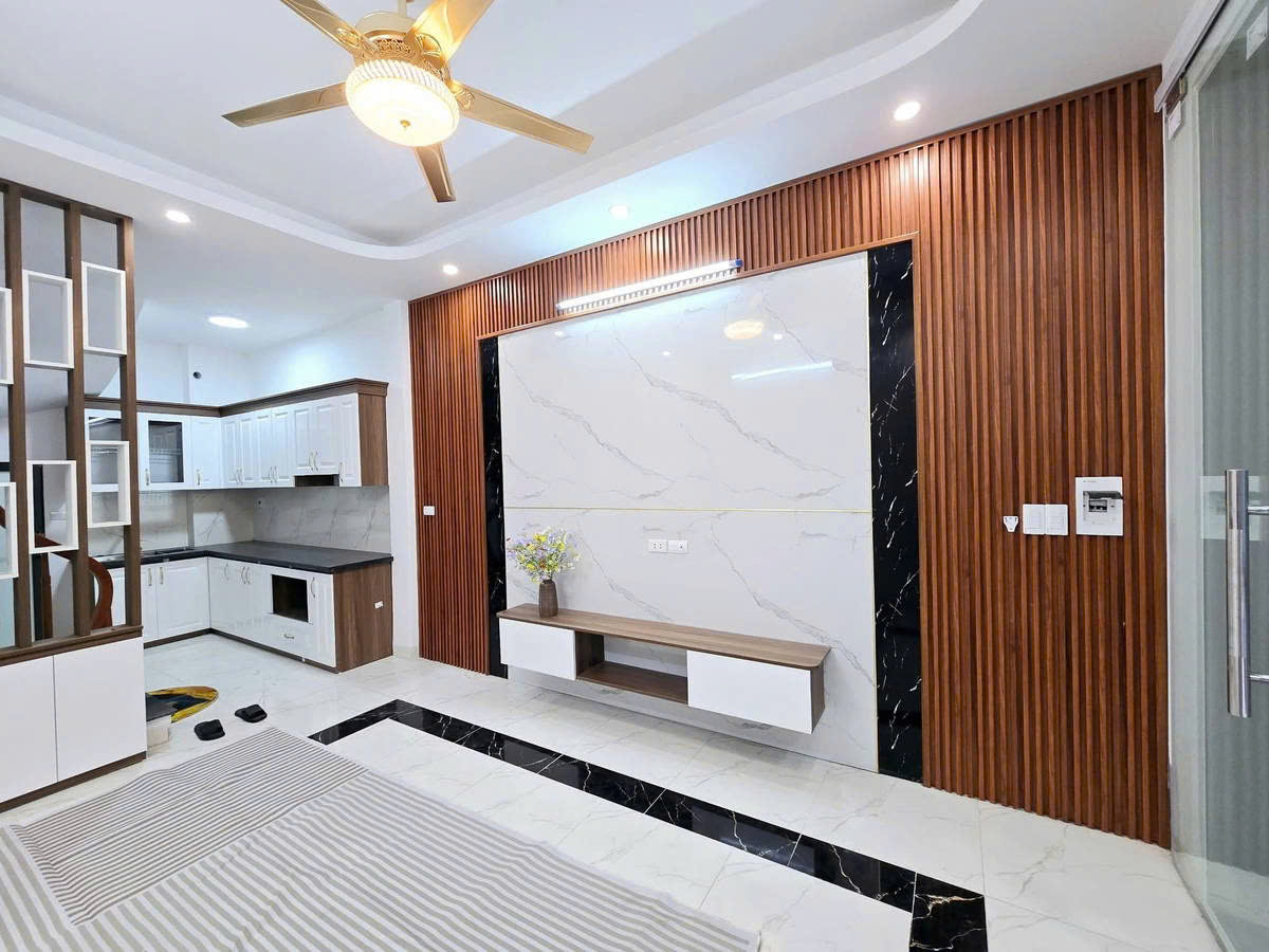 NHÀ MỚI Ở LUÔN Ô TÔ ĐỖ CỬA Bát Khối 30 m2,5 tầng, mặt tiền 3.4m,6.3 tỷ Long Biên. - Ảnh 1