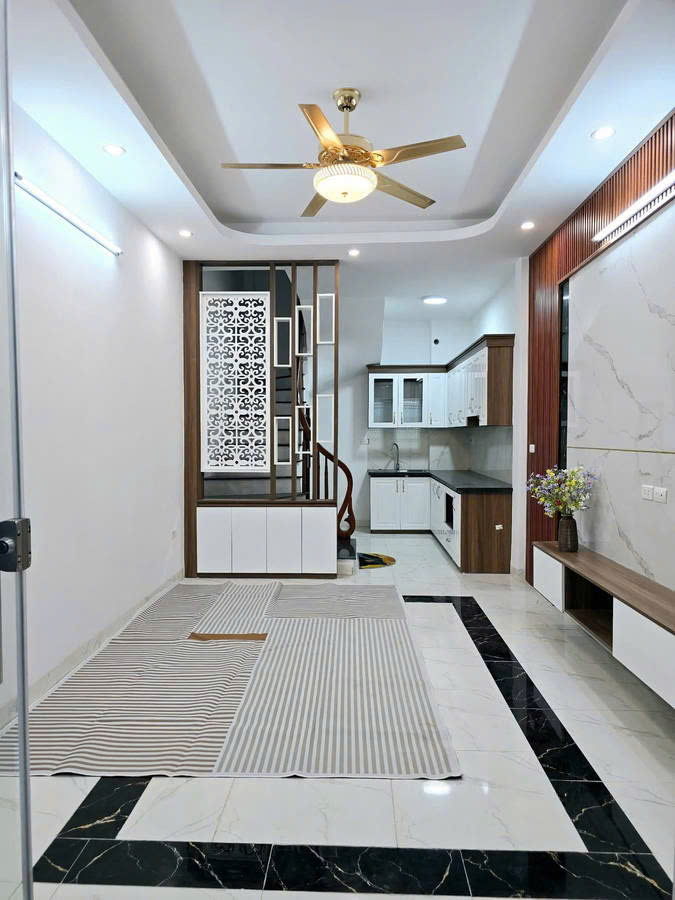 NHÀ MỚI Ở LUÔN Ô TÔ ĐỖ CỬA Bát Khối 30 m2,5 tầng, mặt tiền 3.4m,6.3 tỷ Long Biên. - Ảnh 2