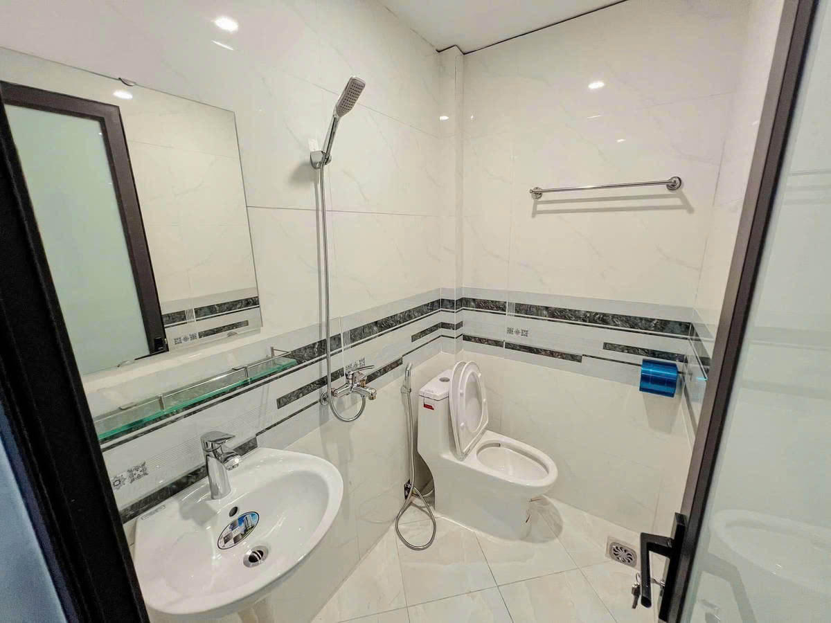 NHÀ MỚI Ở LUÔN Ô TÔ ĐỖ CỬA Bát Khối 30 m2,5 tầng, mặt tiền 3.4m,6.3 tỷ Long Biên. - Ảnh 3