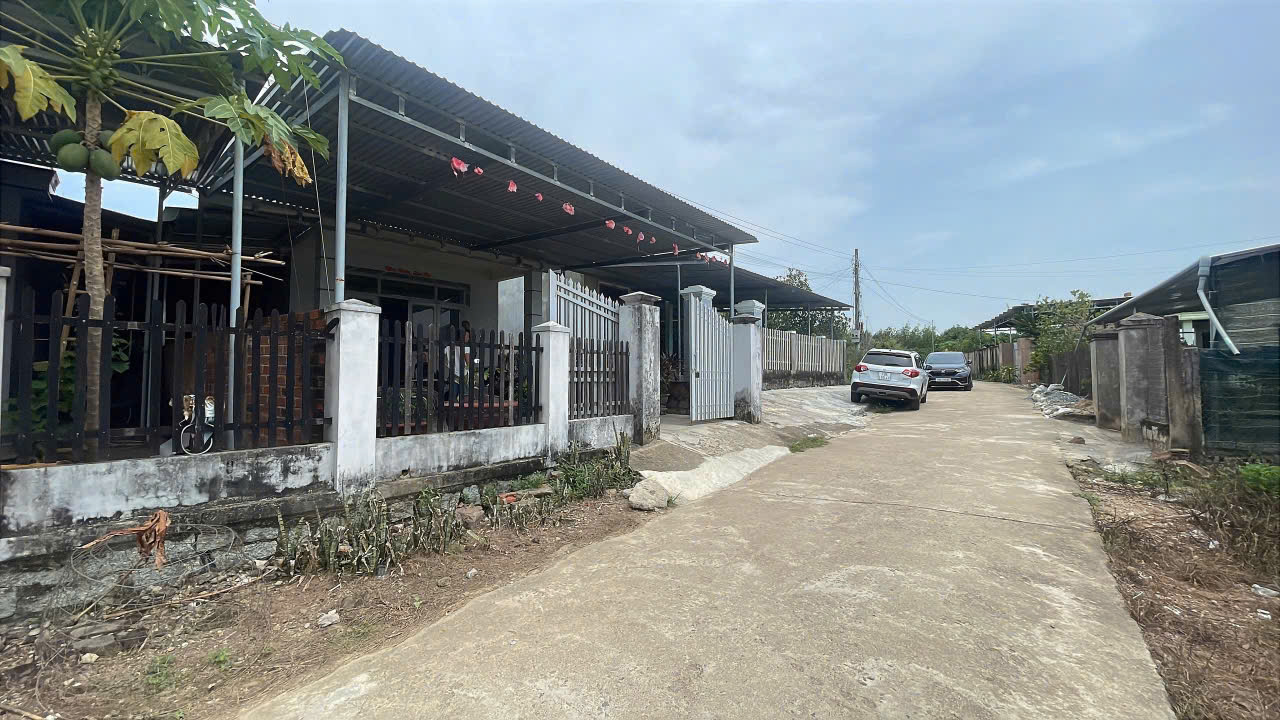 Nhà Diên Đồng - Diên Khánh giá thơm - hàng chủ ngộp <br>Dt : 330m2 = Nhà Kiên Cố -chỉ với : 880triệu - Ảnh 1
