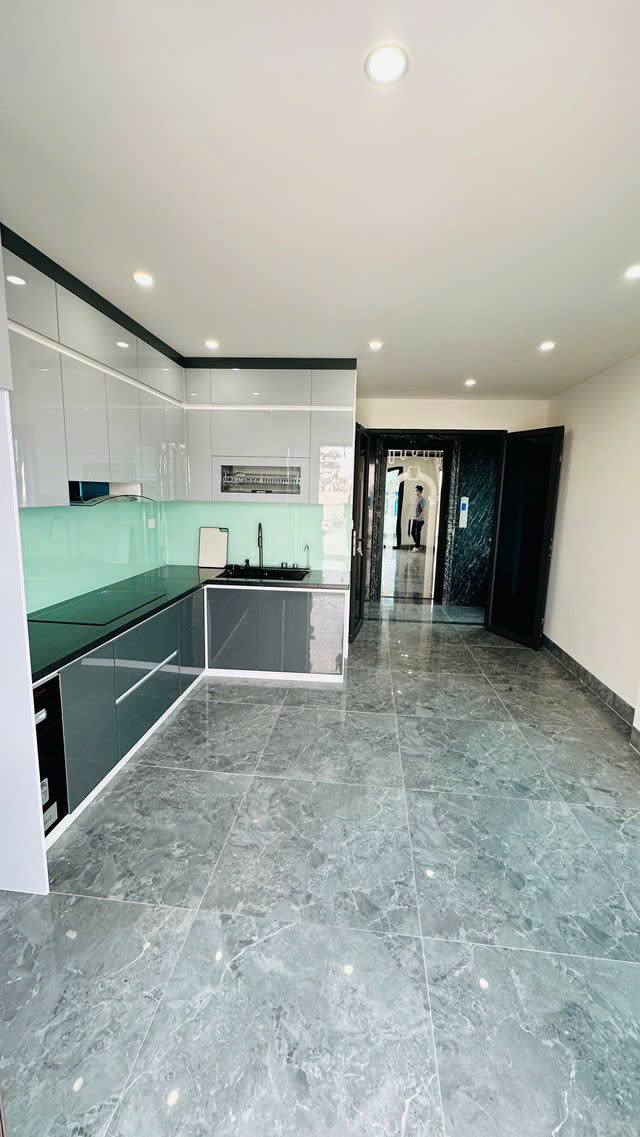 NHÀ MỚI Ô TÔ TÔ VÀO NHÀ Bát Khối 45m2,7 tầng, mặt tiền 3.7m, 11.8 tỷ Long Biên. - Ảnh 1