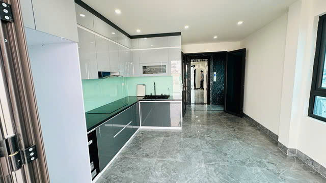 NHÀ MỚI Ô TÔ TÔ VÀO NHÀ Bát Khối 45m2,7 tầng, mặt tiền 3.7m, 11.8 tỷ Long Biên. - Ảnh 2