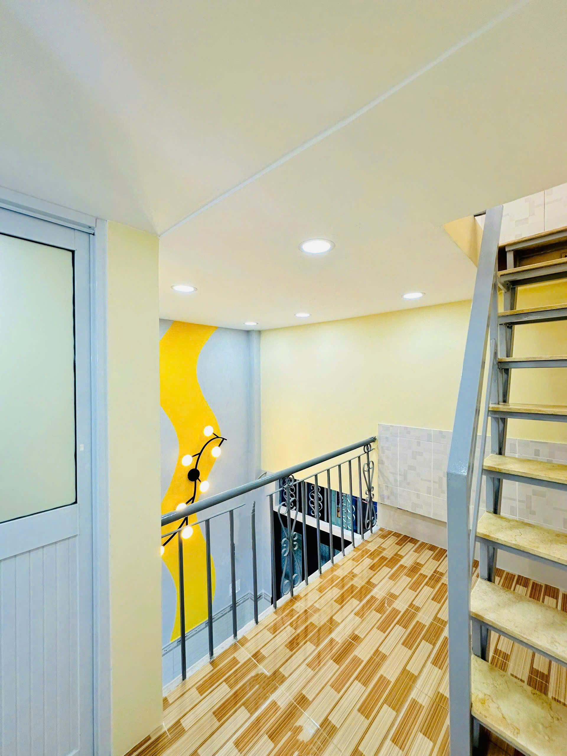 BÁN NHÀ MỚI ĐẸP 100% - ĐƯỜNG HUỲNH THIỆN LỘC, QUẬN TÂN PHÚ - Ảnh 2
