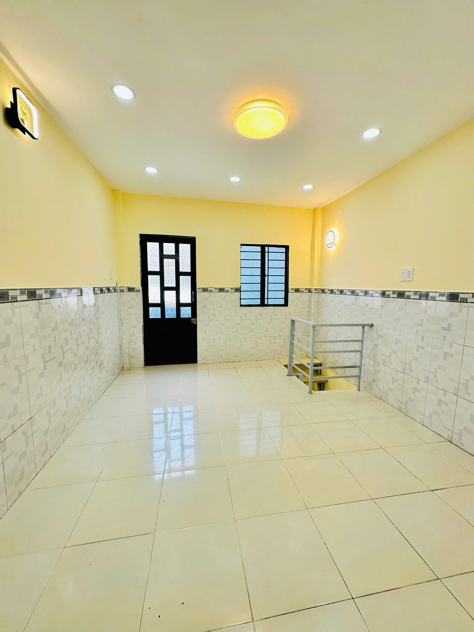 BÁN NHÀ MỚI ĐẸP 100% - ĐƯỜNG HUỲNH THIỆN LỘC, QUẬN TÂN PHÚ - Ảnh chính