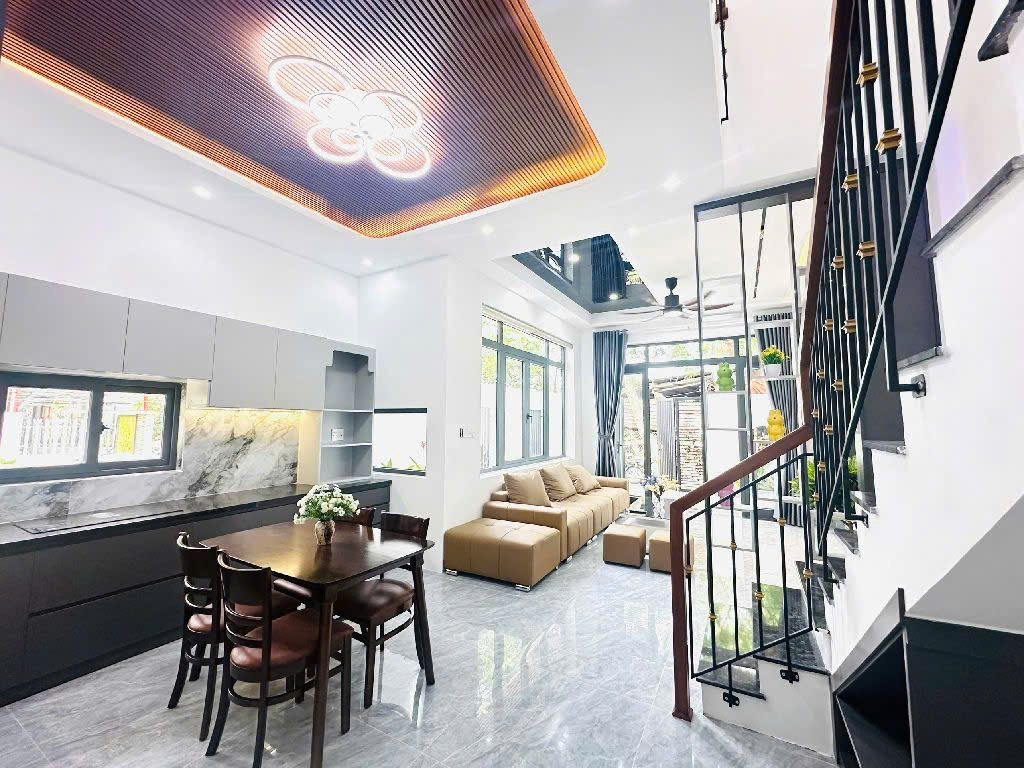 Cần bán nhà lô góc siêu thoáng 100m2- Full nội thất- Dọn vào ở ngay- chỉ 3,x tỷ - Ảnh 1