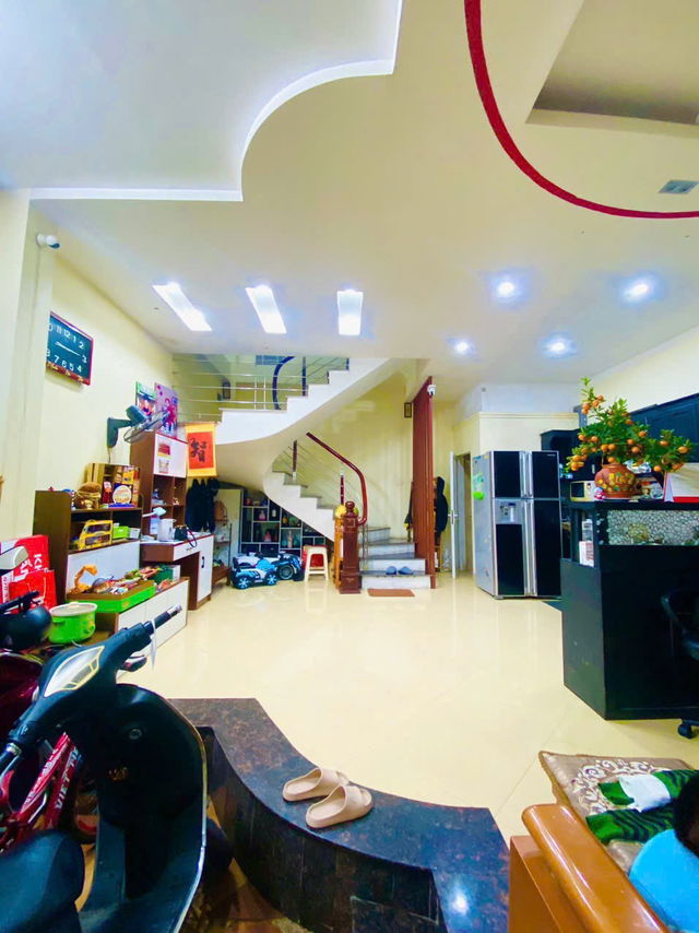 BÁN NHÀ RIÊNG PHỐ Ngô Gia Tự dân xây kiên cố 46 m2,X  4 Tầng mặt tiền  5.8m,7.5 tỷ Long Biên. - Ảnh 2