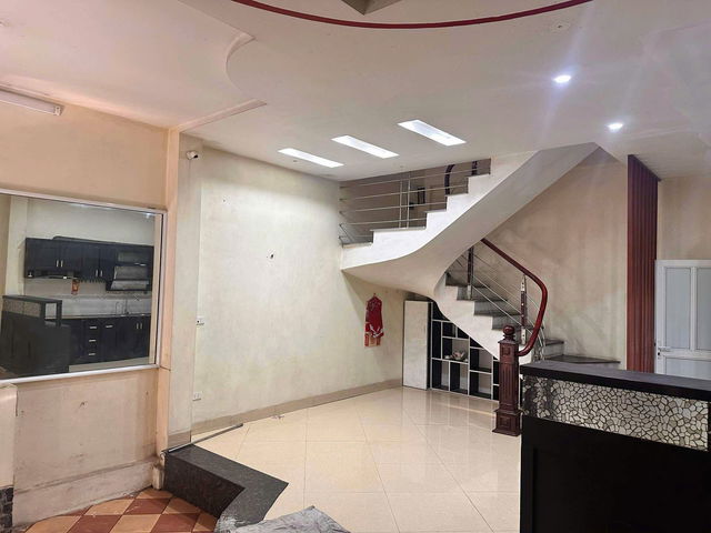 BÁN NHÀ RIÊNG PHỐ Ngô Gia Tự dân xây kiên cố 46 m2,X  4 Tầng mặt tiền  5.8m,7.5 tỷ Long Biên. - Ảnh 3