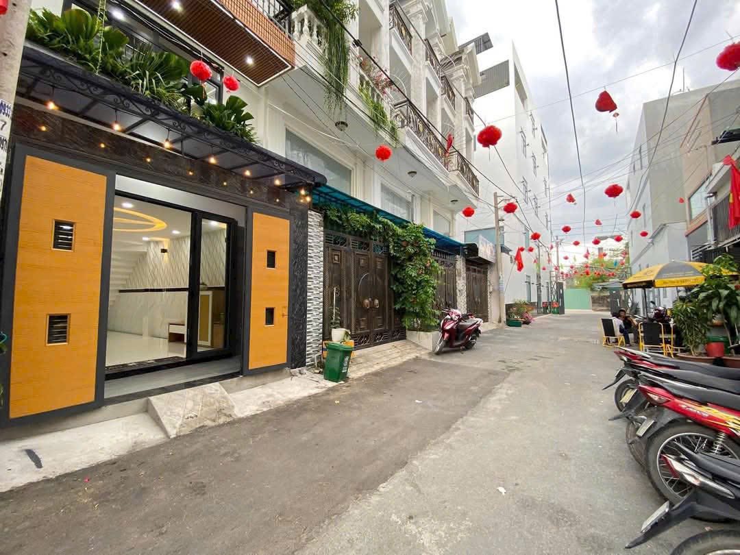 BÁN GẤP GIẢM MẠNH 5 TRĂM TRIỆU! NHÀ PHỐ THẠNH XUÂN QUẬN 12 ĐẸP HIỆN ĐẠI, FULL NỘI THẤT - Ảnh 1