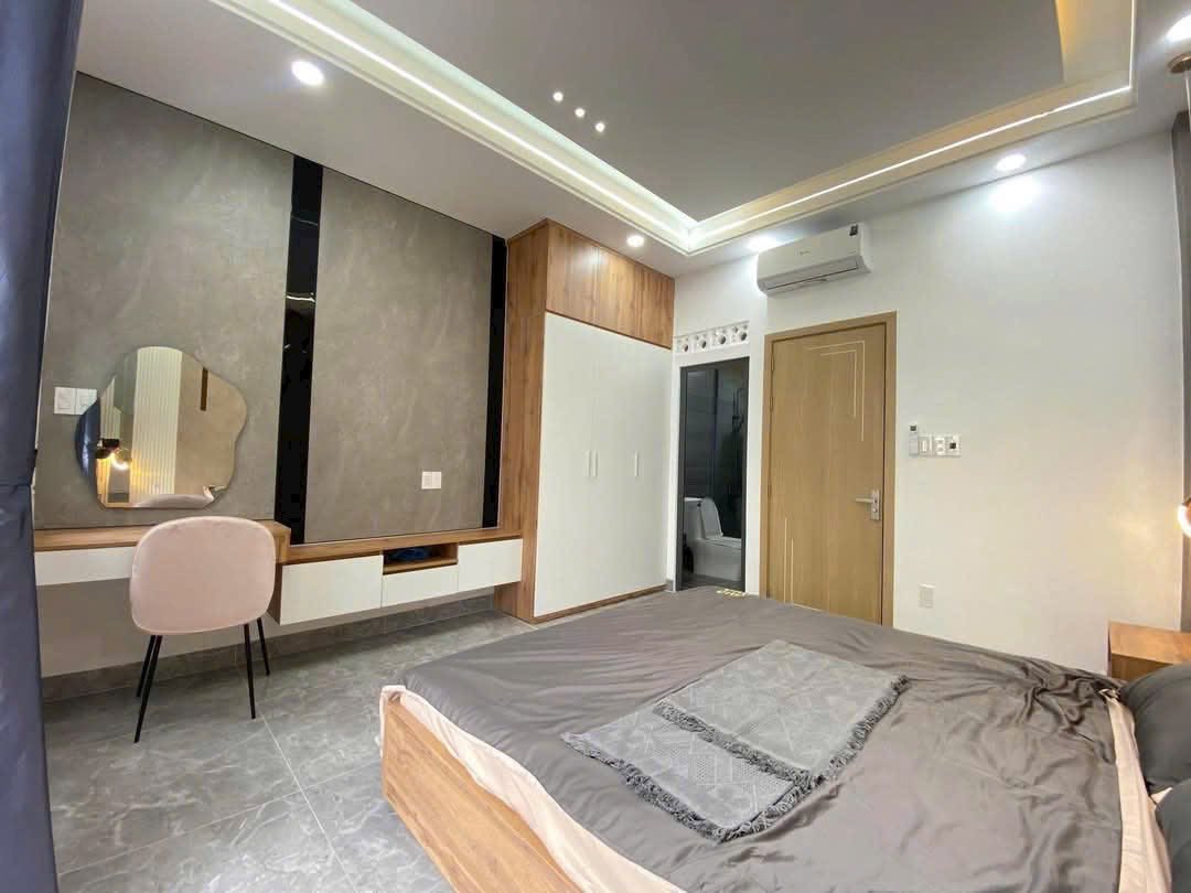 BÁN GẤP GIẢM MẠNH 5 TRĂM TRIỆU! NHÀ PHỐ THẠNH XUÂN QUẬN 12 ĐẸP HIỆN ĐẠI, FULL NỘI THẤT - Ảnh 3