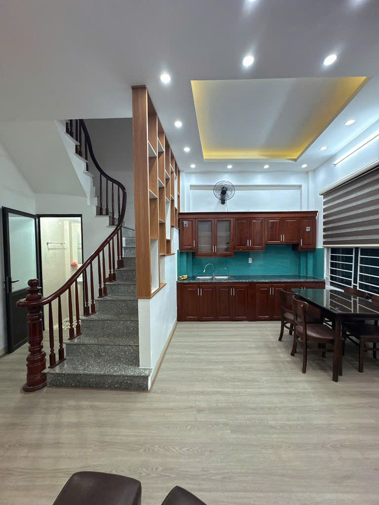 Bán nhà phố Trạm - 36m² x 5 tầng, mặt tiền 6m, vị trí đẹp, giá chỉ 6,1 tỷ! - Ảnh chính