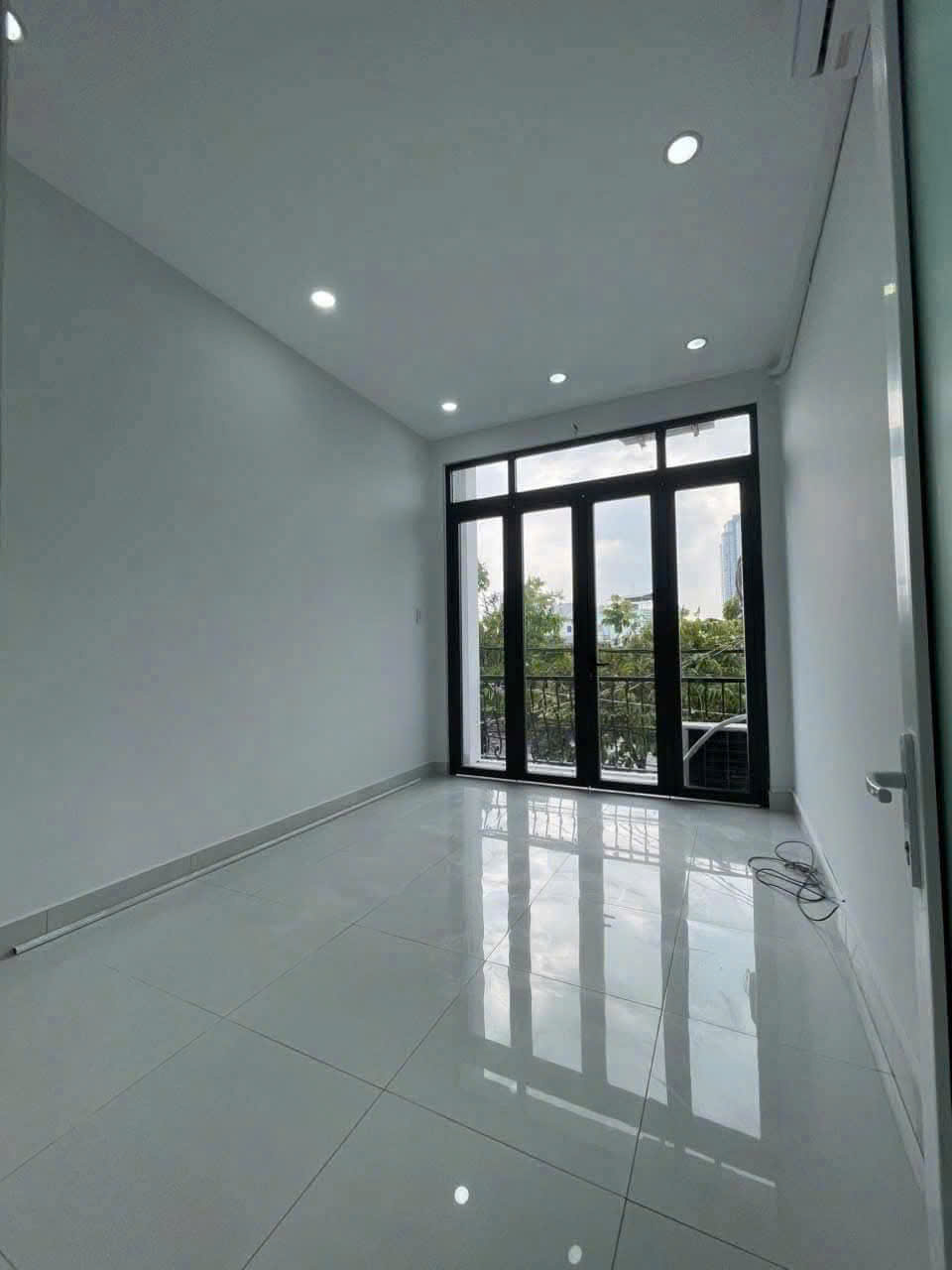 Nhà 10 triệu MT MẠC THIÊN TÍCH 3 phòng ngủ cách 30/4 chỉ 100m - Ảnh 2