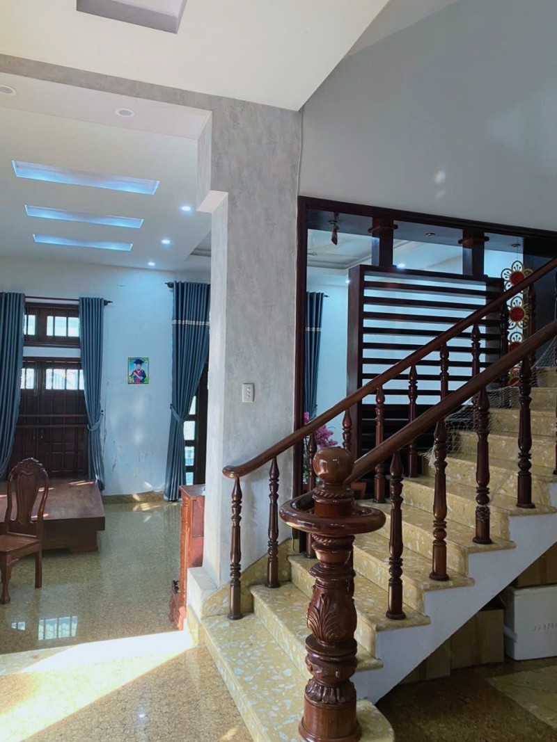 Bán BIỆT THỰ ĐẲNG CÂP 242m2 ngay Trung Tâm Dĩ An,ngang KHỦNG 12m - Ảnh 3