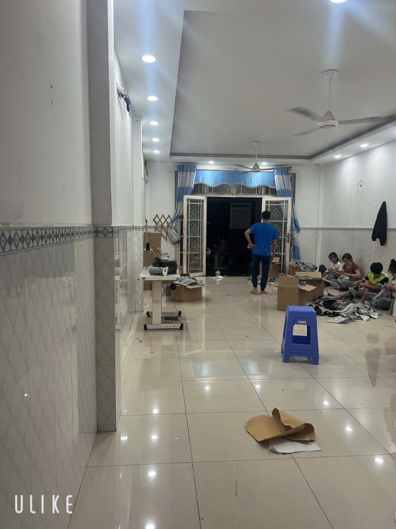 Bán nhà 1 Trệt 2 Lầu Trung Tâm Dĩ An 104m2,đường xe hơi,gần trường Câp 3 Dĩ An - Ảnh chính