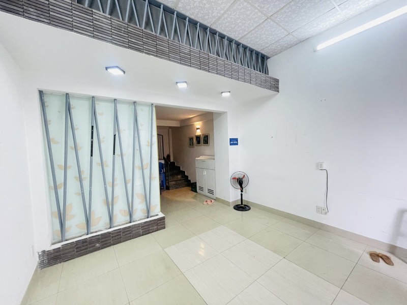 # Nhà Kiệt Ô tô, sát MT Phạm Cự Lượng, 35m2, 3 tầng cứng sạch, 3.5 tỷ - Ảnh 3