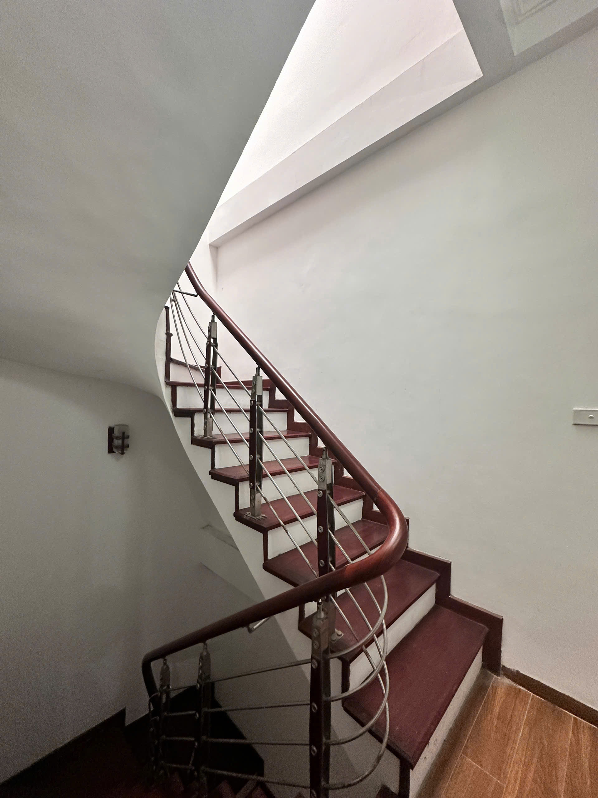DUY NHẤT 1 CĂN NHÀ  MẶT PHỐ HUỲNH THÚC KHÁNG -  HÀ ĐÔNG Diện tích: 35m² x 4 tầng  Giá: 10.3 tỷ lh - Ảnh 2