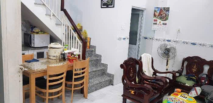Bán nhà mới xây sát bên KCX Tân Thuận, diện tích 30m2, 2 lầu chắc chắn, chỉ 2.6 tỷ công chứng ngay - Ảnh 1