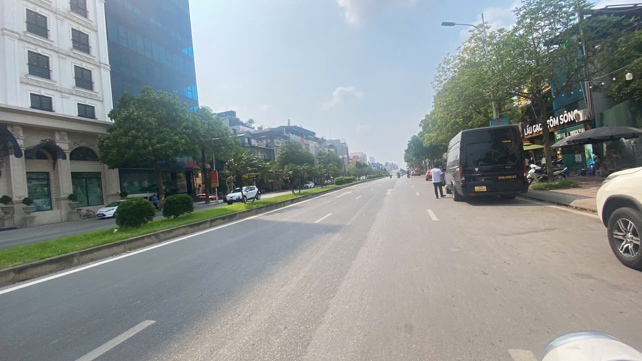 HƠN 8 TỶ, NHÀ MỚI KOONG PHỐ HỒNG TIẾN 40M, 6T, MT5M, THANG MÁY, 10M RA Ô TÔ TRÁNH. - Ảnh 2