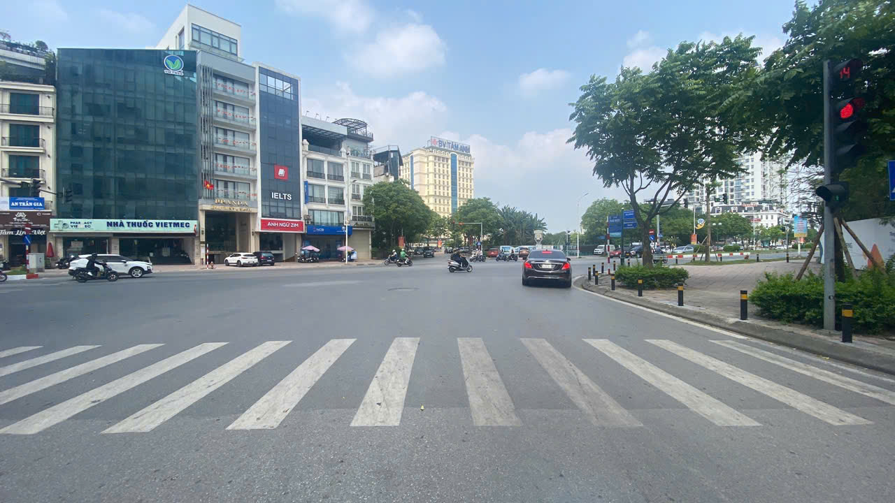 HƠN 8 TỶ, NHÀ MỚI KOONG PHỐ HỒNG TIẾN 40M, 6T, MT5M, THANG MÁY, 10M RA Ô TÔ TRÁNH. - Ảnh 3